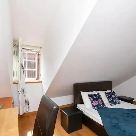 Hotel Cozy 3 Story House In Old Town 4*