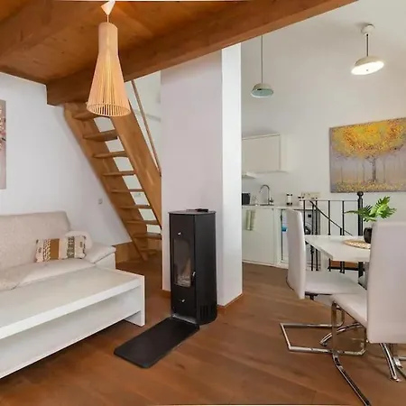 Cozy 3 Story House In Old Town 4*